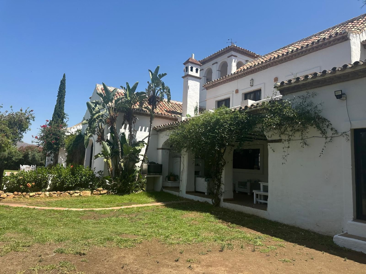 Finca de 10 Dormitorios en venta en Mijas
