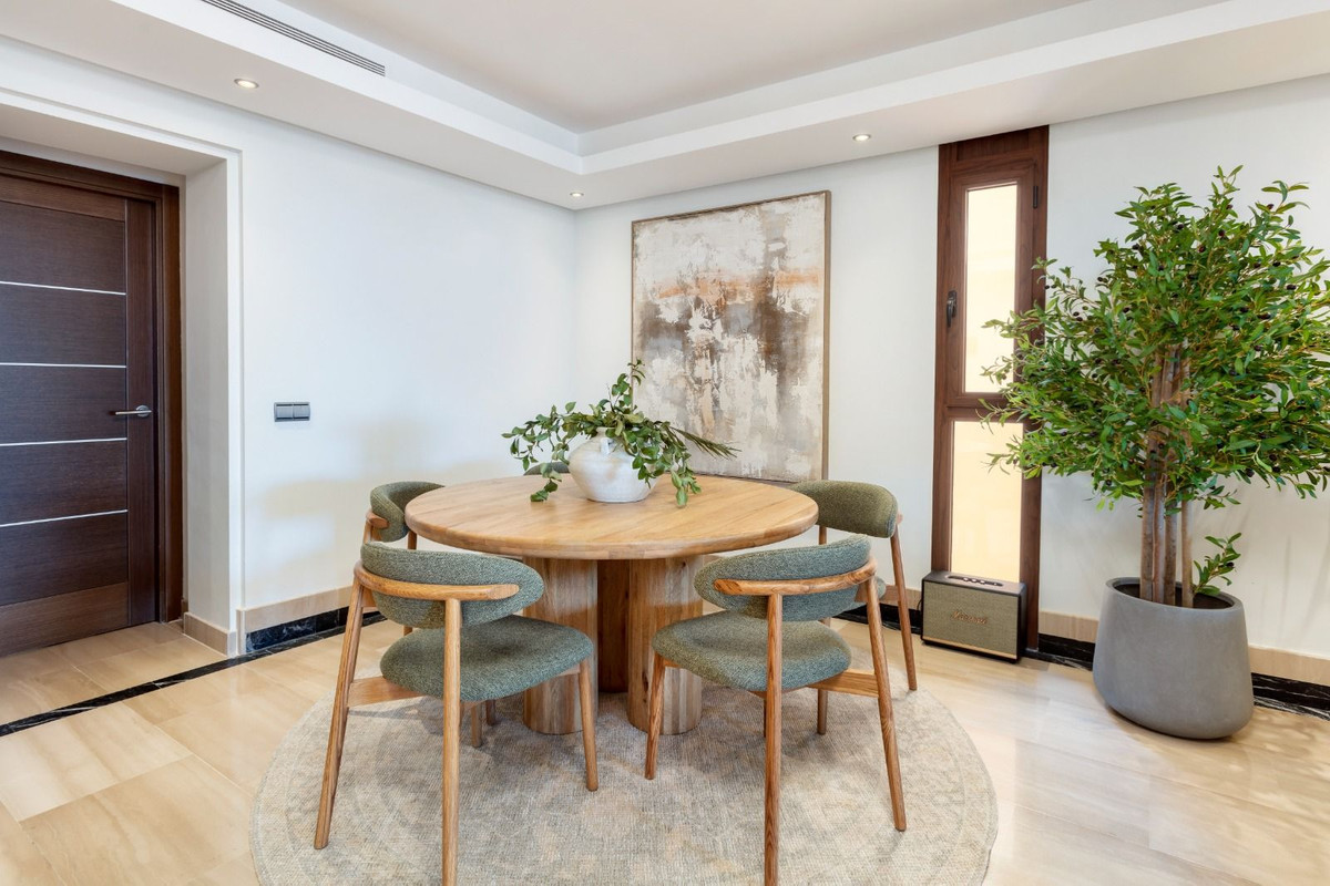 Piso de 2 Dormitorios en venta en Estepona