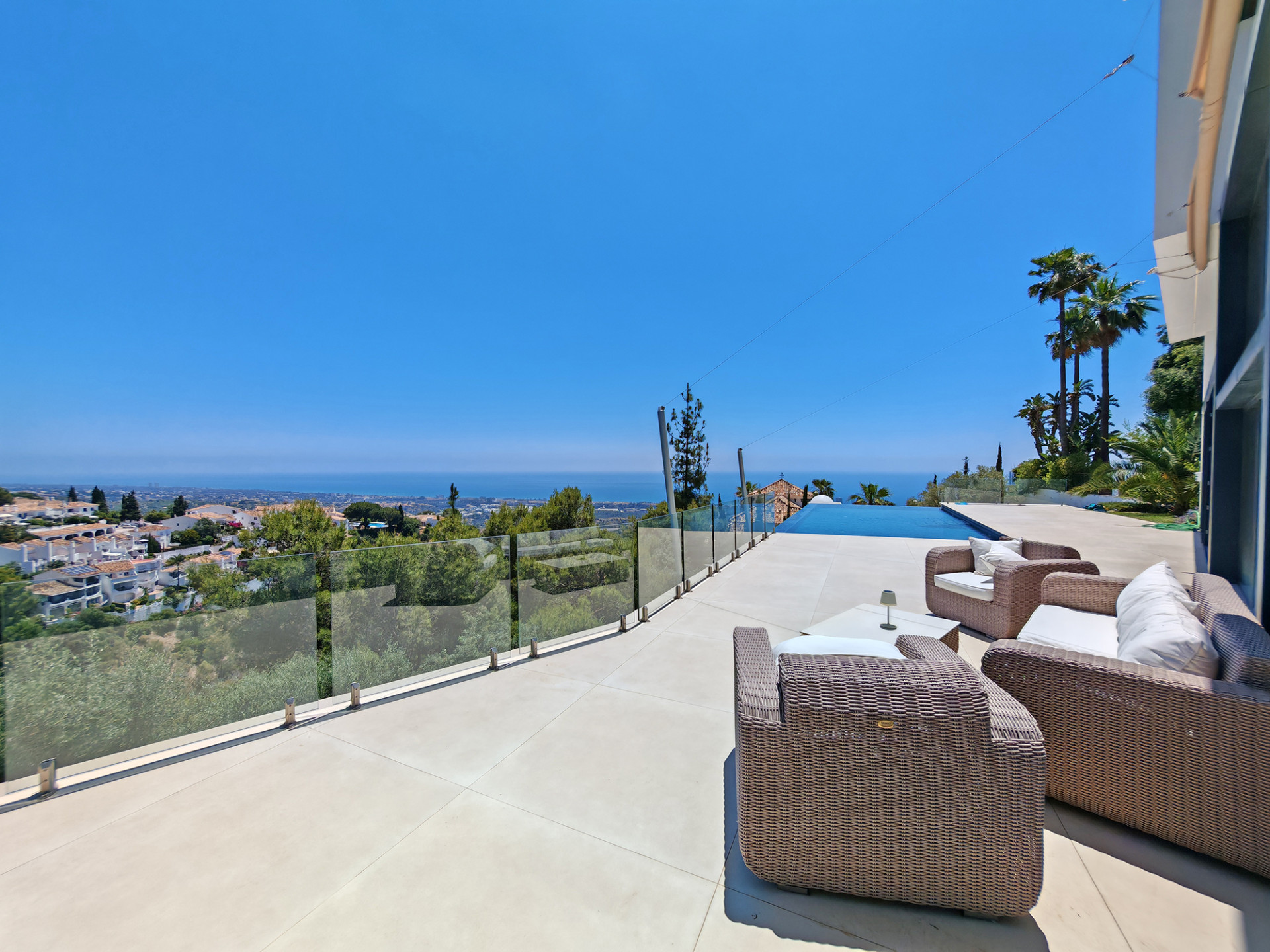 Casa de 4 Dormitorios en venta en Los Monteros, Marbella