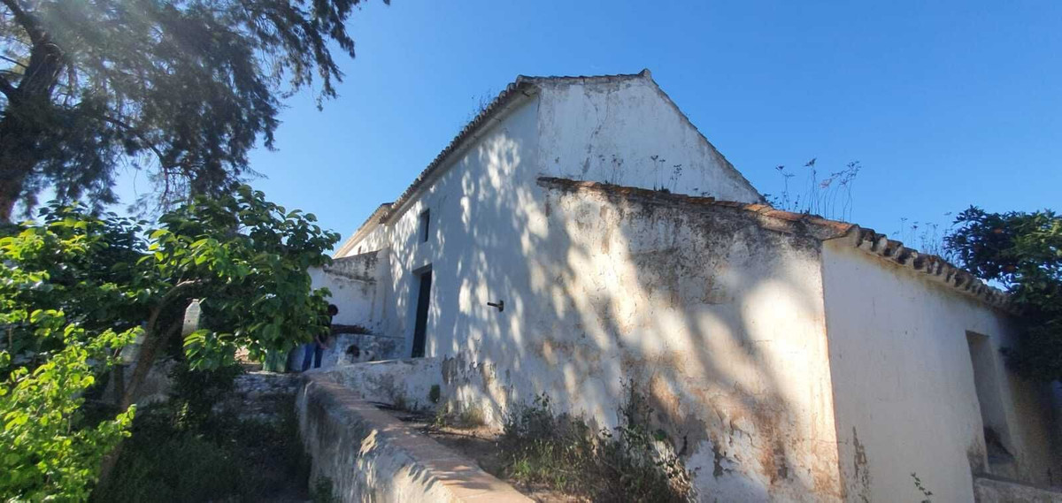 Finca de 5 Dormitorios en venta en Pizarra