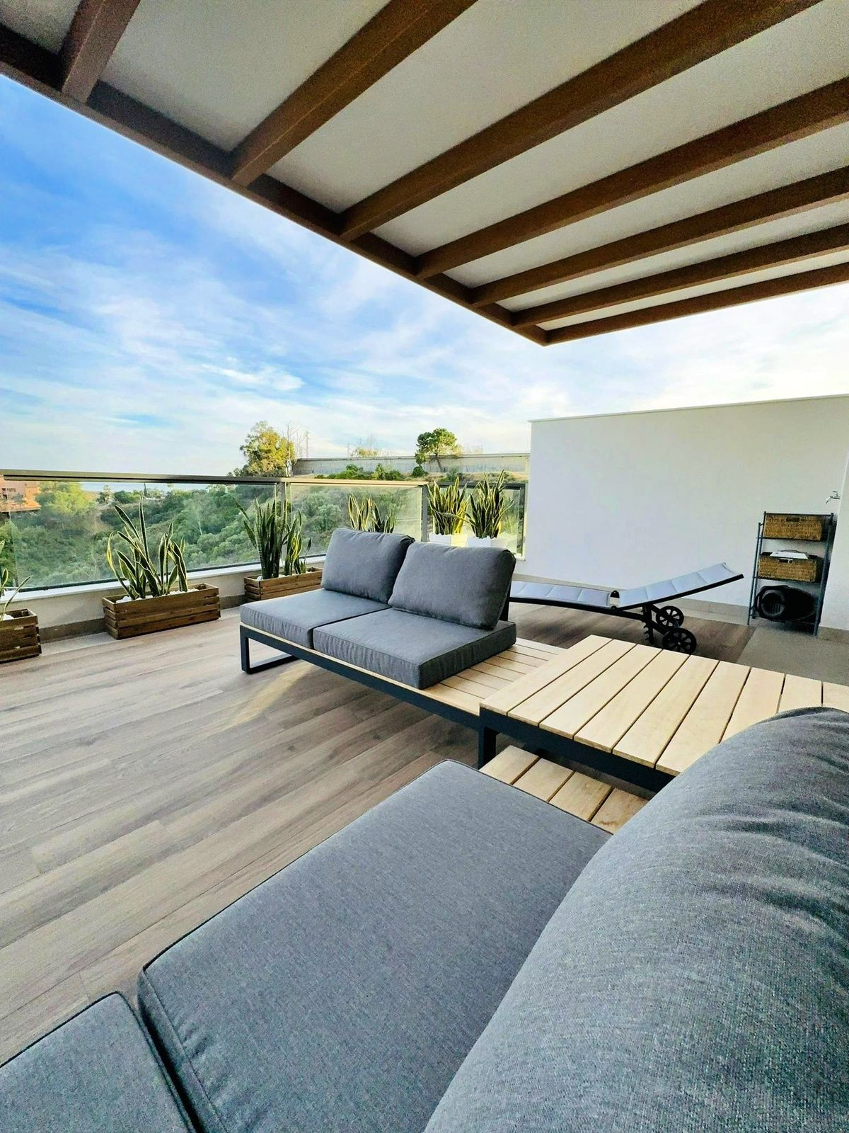 Piso de 2 Dormitorios y 2 Baños en venta en Nueva Andalucía, Marbella
