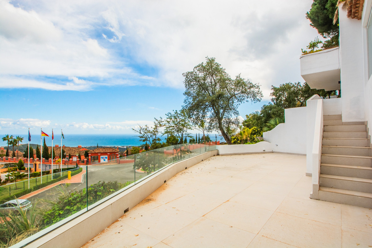 Piso de 3 Dormitorios en venta en La Mairena, Marbella