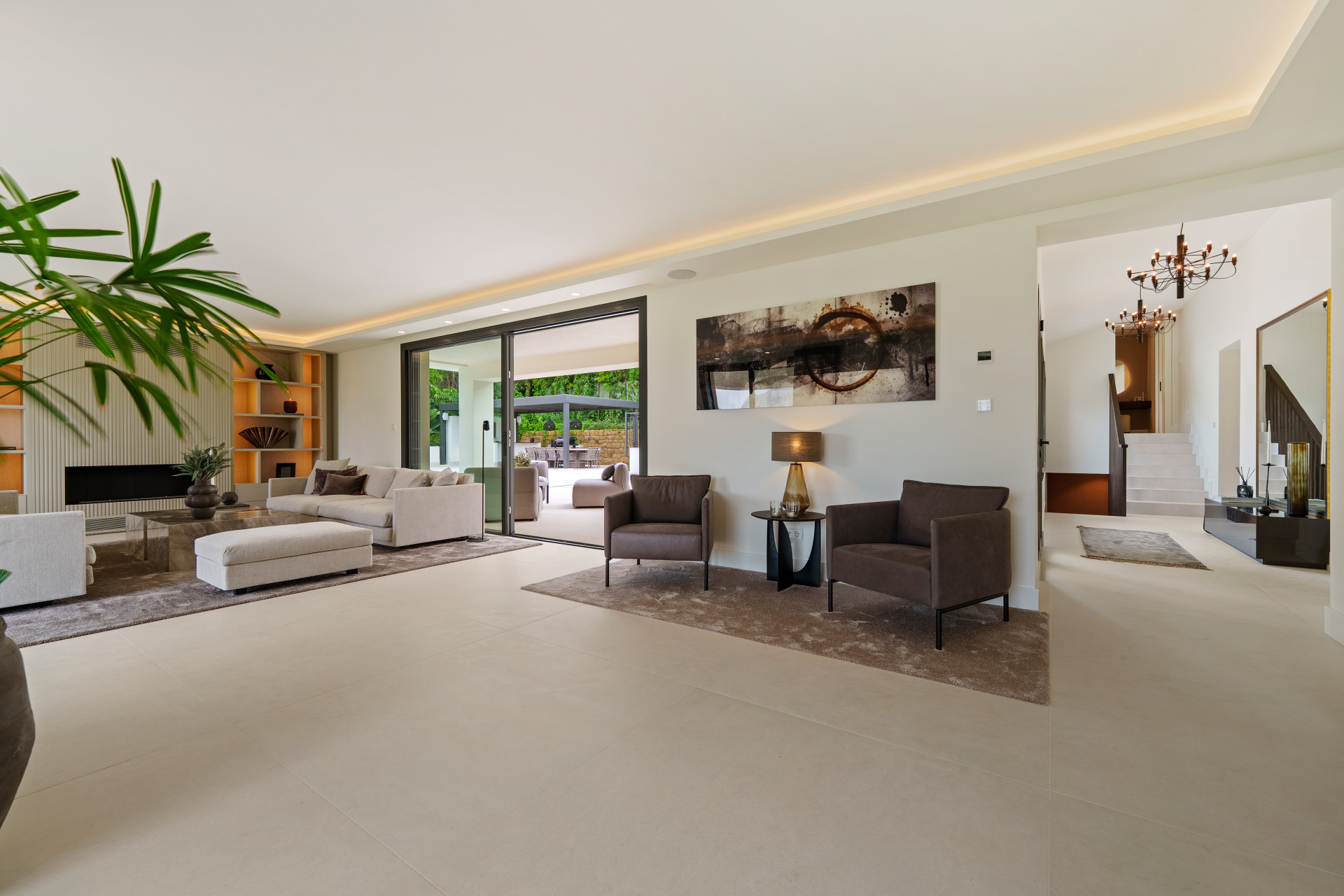 Casa de 5 Dormitorios y 6 Baños en venta en Nueva Andalucía, Marbella