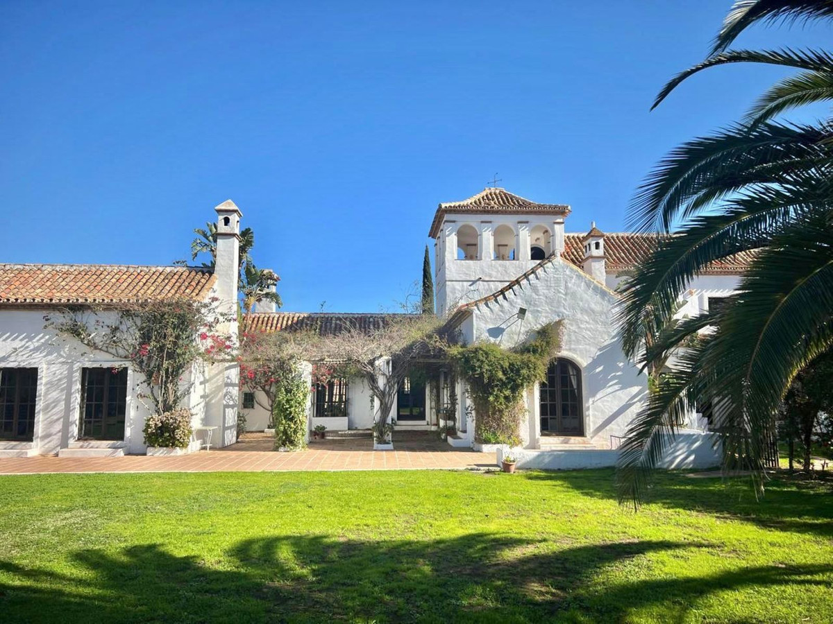 Finca de 10 Dormitorios en venta en Mijas