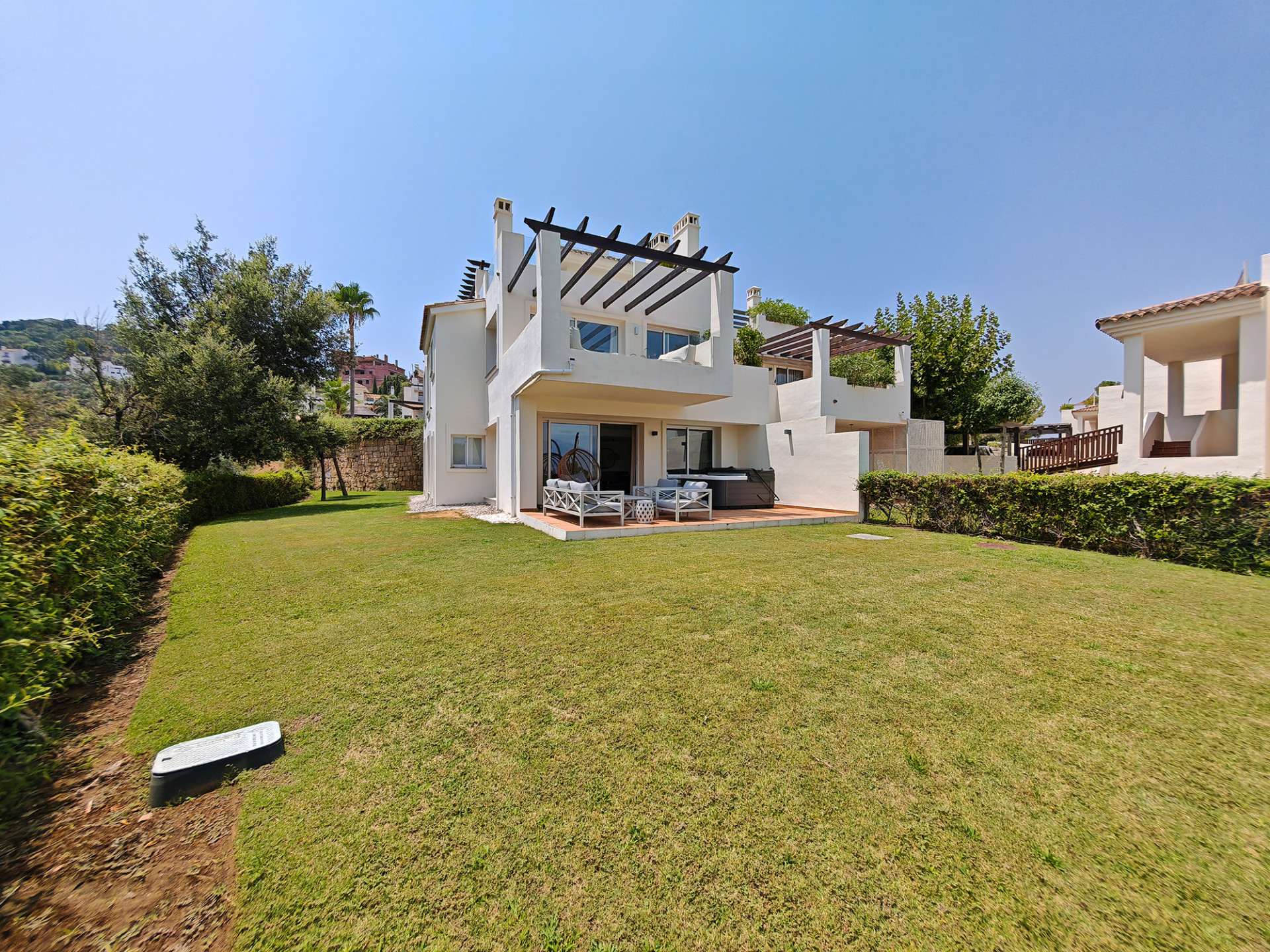 Piso de 2 Dormitorios en venta en La Mairena, Marbella