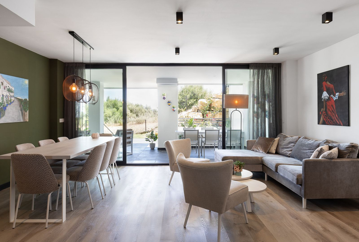 Piso de 3 Dormitorios y 2 Baños en venta en Mijas
