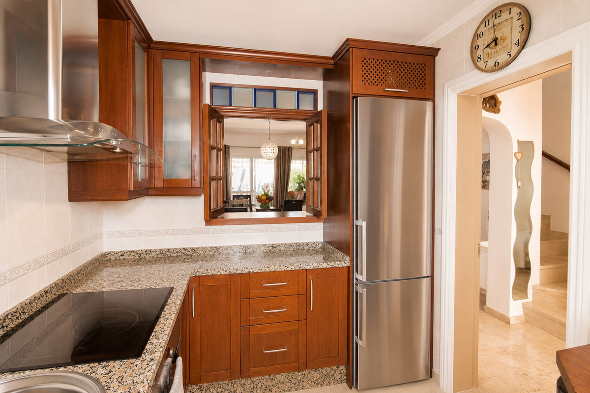 5 Slaapk., 3 Badk. - Rijwoning te koop in Marbella