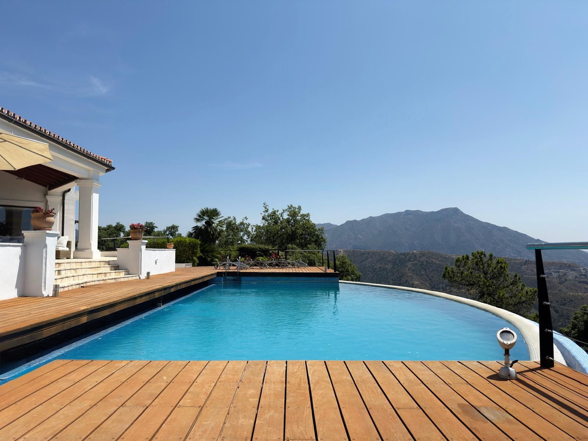 Casa de 5 Dormitorios en venta en La Zagaleta, Benahavís