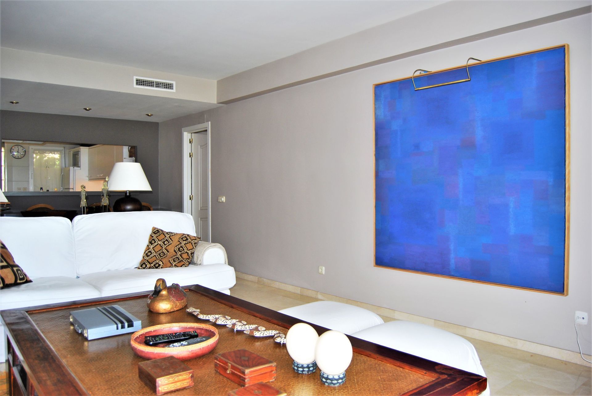 Piso de 2 Dormitorios y 2 Baños en venta en Milla de Oro, Marbella