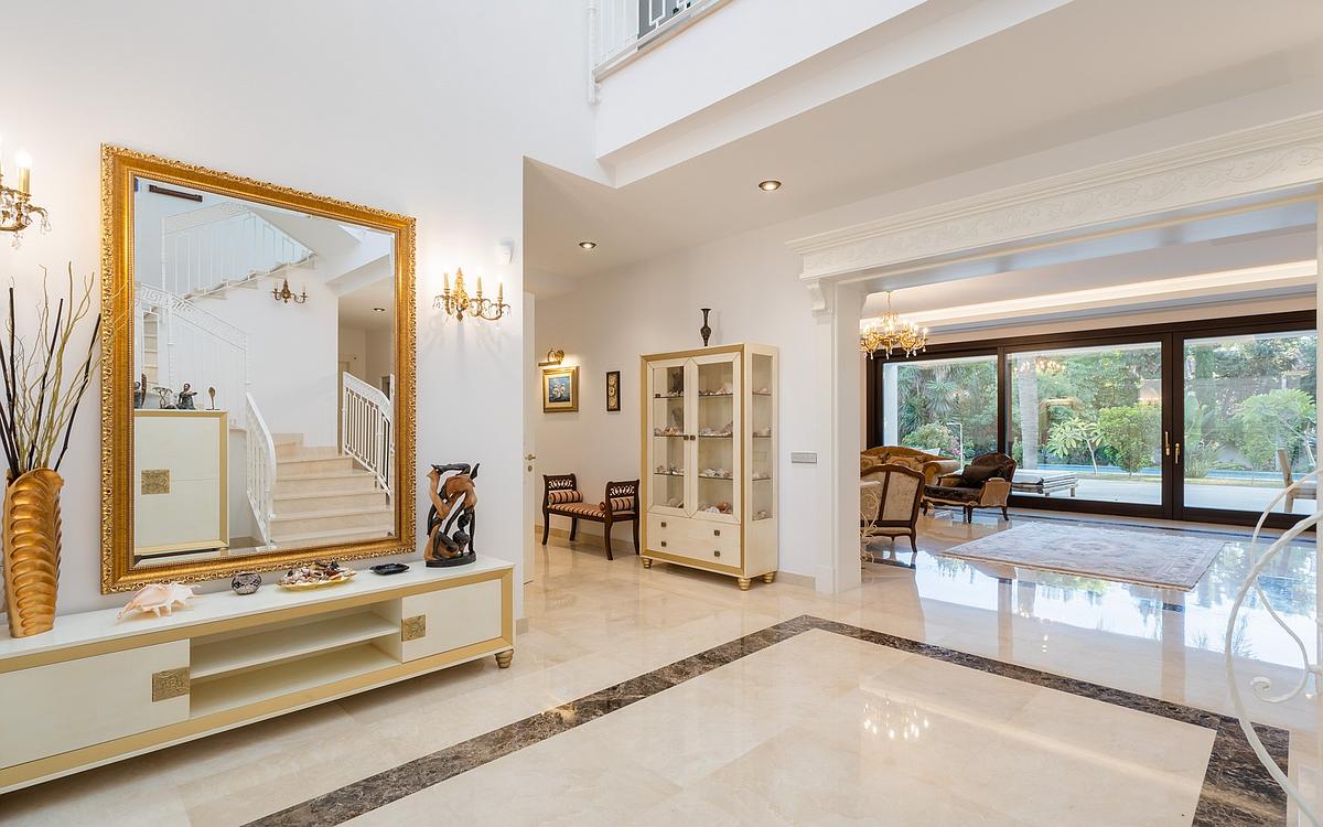 Casa de 7 Dormitorios en venta en Estepona