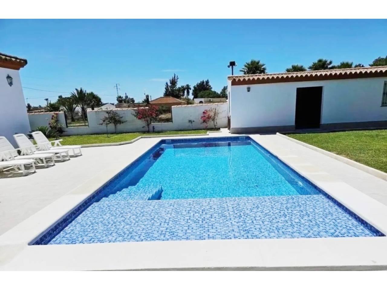 Casa Adosada de 3 Dormitorios y 3 Baños en venta en Chiclana de la Frontera