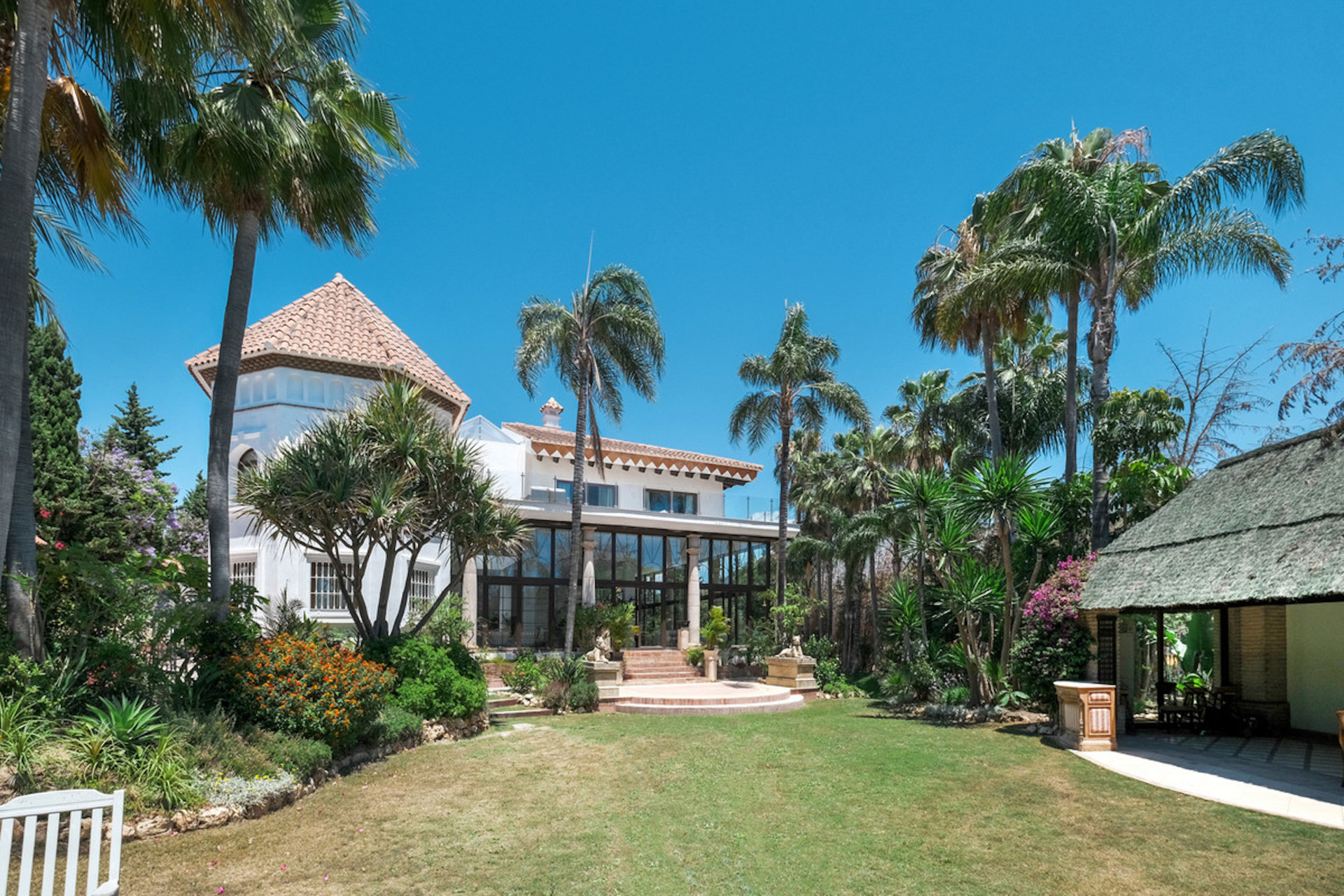 Casa de 10 Dormitorios y 20 Baños en venta en Nueva Andalucía, Marbella