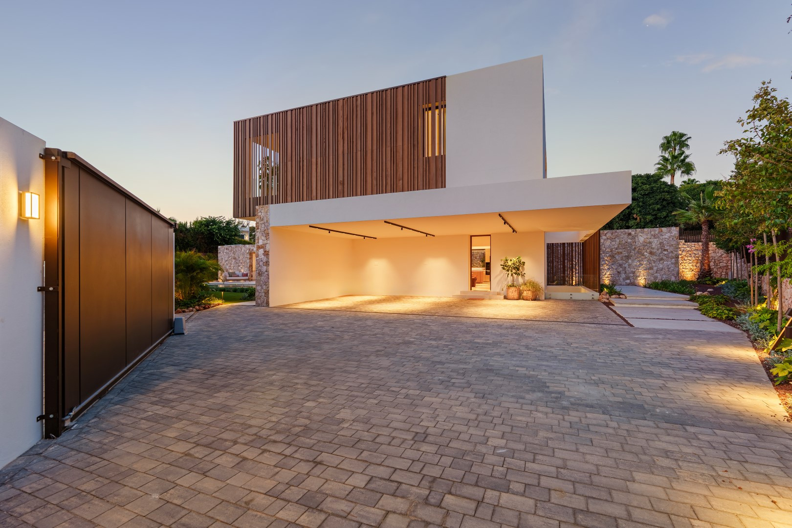Casa de 5 Dormitorios en venta en Milla de Oro, Marbella