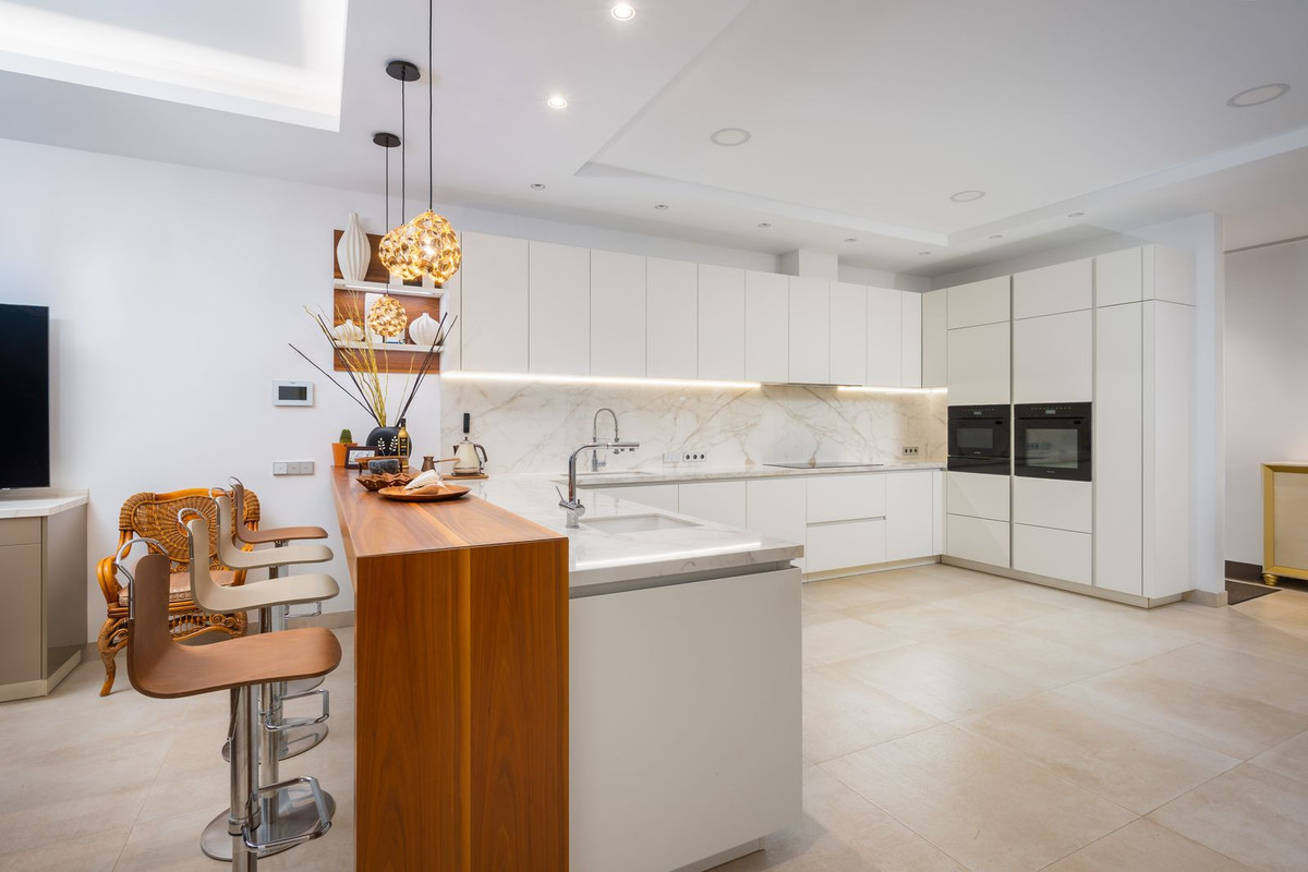 Casa de 7 Dormitorios y 10 Baños en venta en Guadalmina Baja, San Pedro de Alcántara
