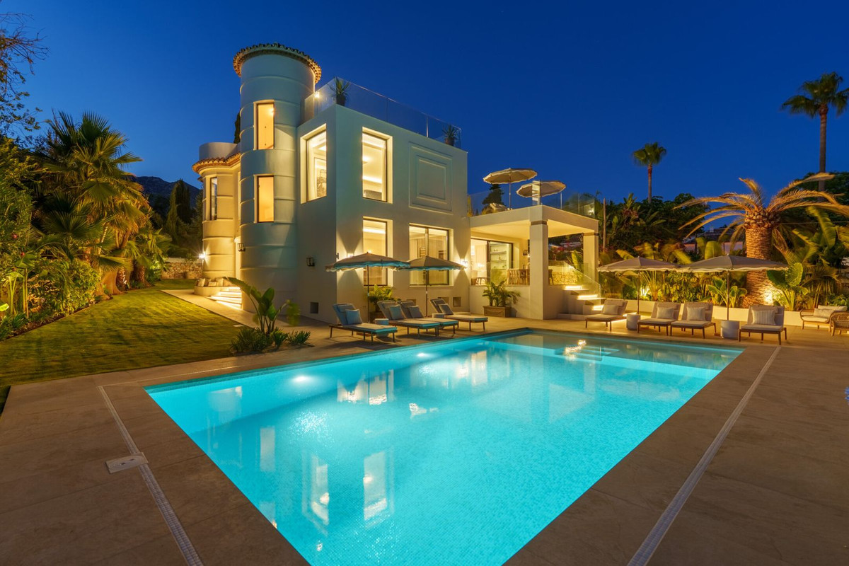 Casa de 5 Dormitorios en alquiler en Marbella