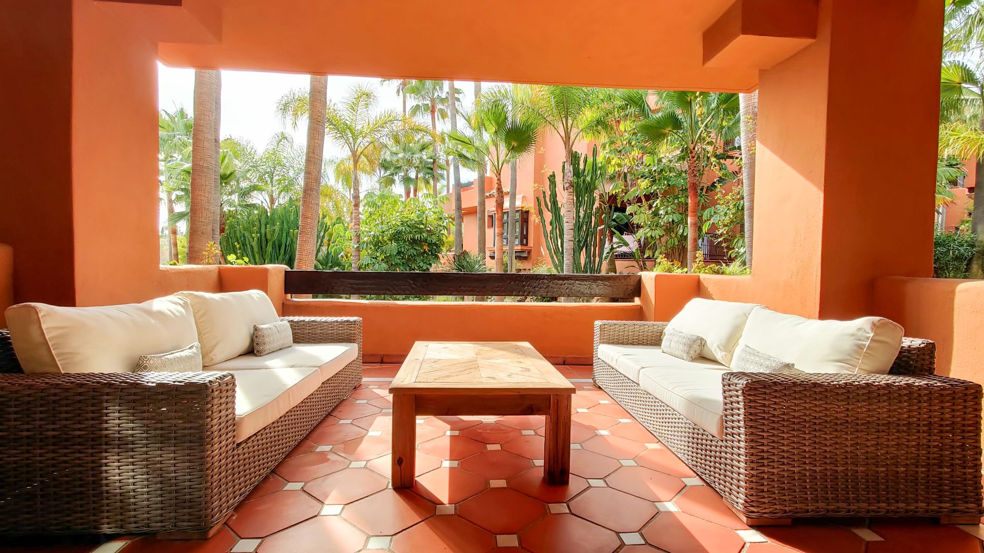 Piso de 3 Dormitorios en venta en Nueva Andalucía, Marbella