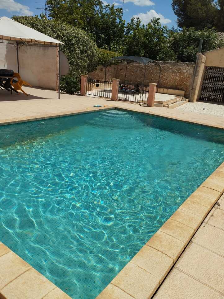 Casa de 6 Dormitorios y 3 Baños en venta en Monóvar