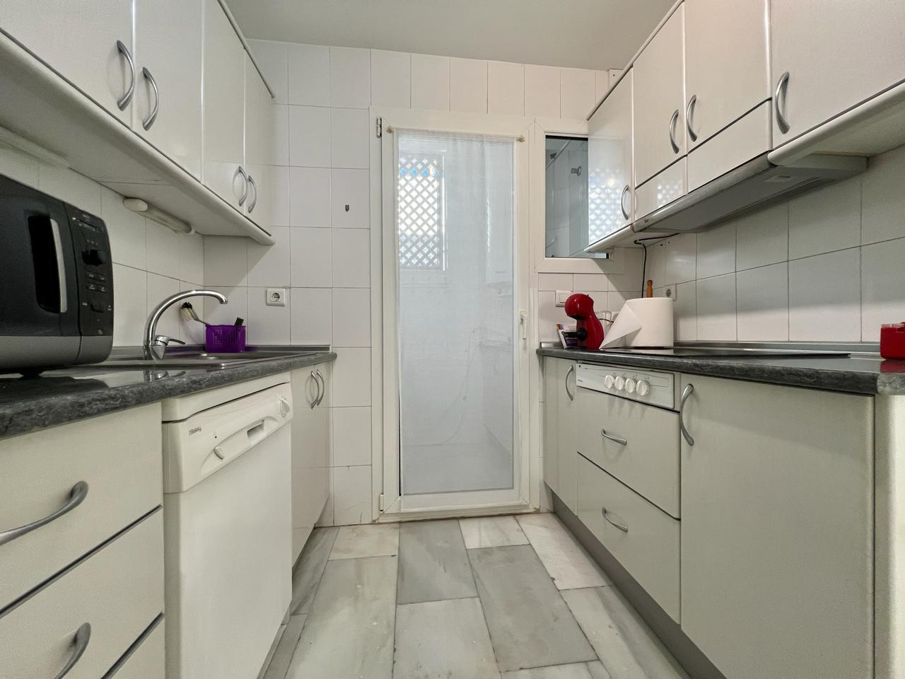 Piso de 2 Dormitorios y 2 Baños en venta en Puerto Banús, Marbella