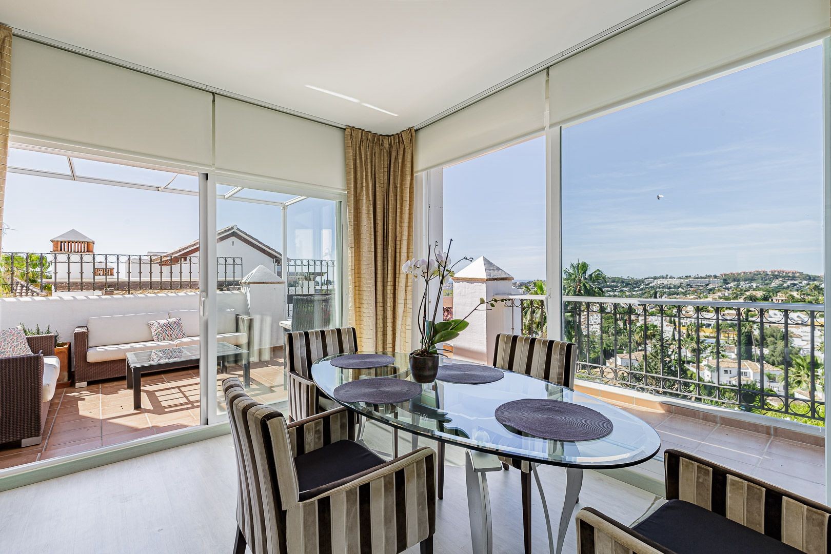 Ático de 2 Dormitorios en venta en Puerto Banús, Marbella