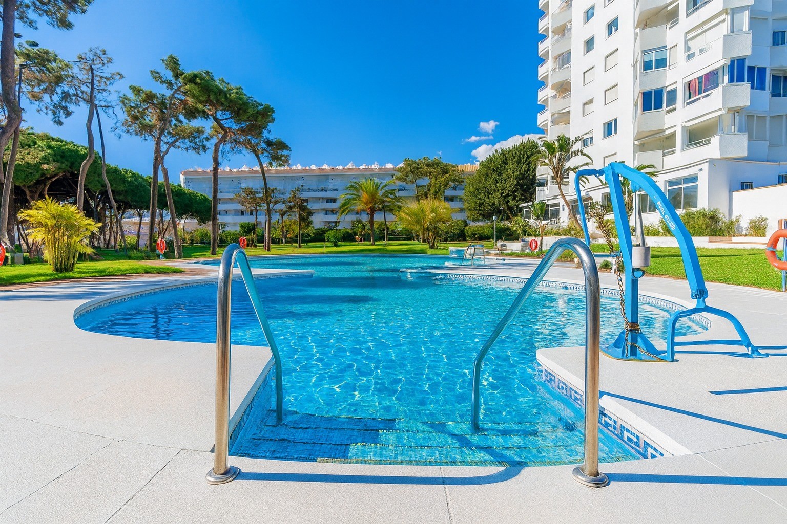 Piso de 2 Dormitorios en venta en Sitio de Calahonda