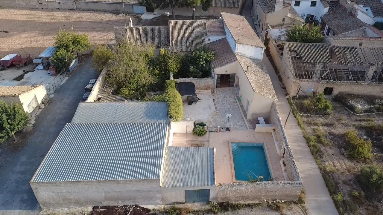 Casa de 6 Dormitorios y 3 Baños en venta en Monóvar