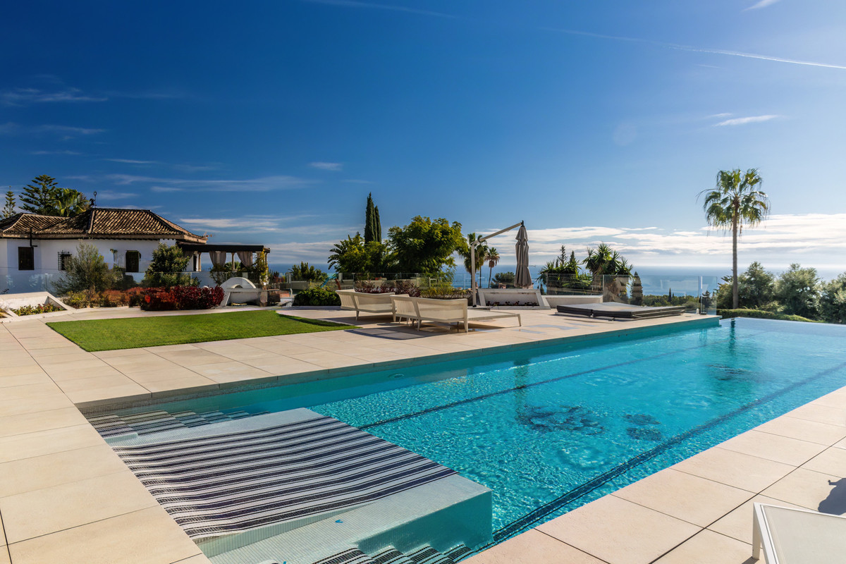 Casa de 7 Dormitorios y 6 Baños en alquiler en Sierra Blanca, Marbella