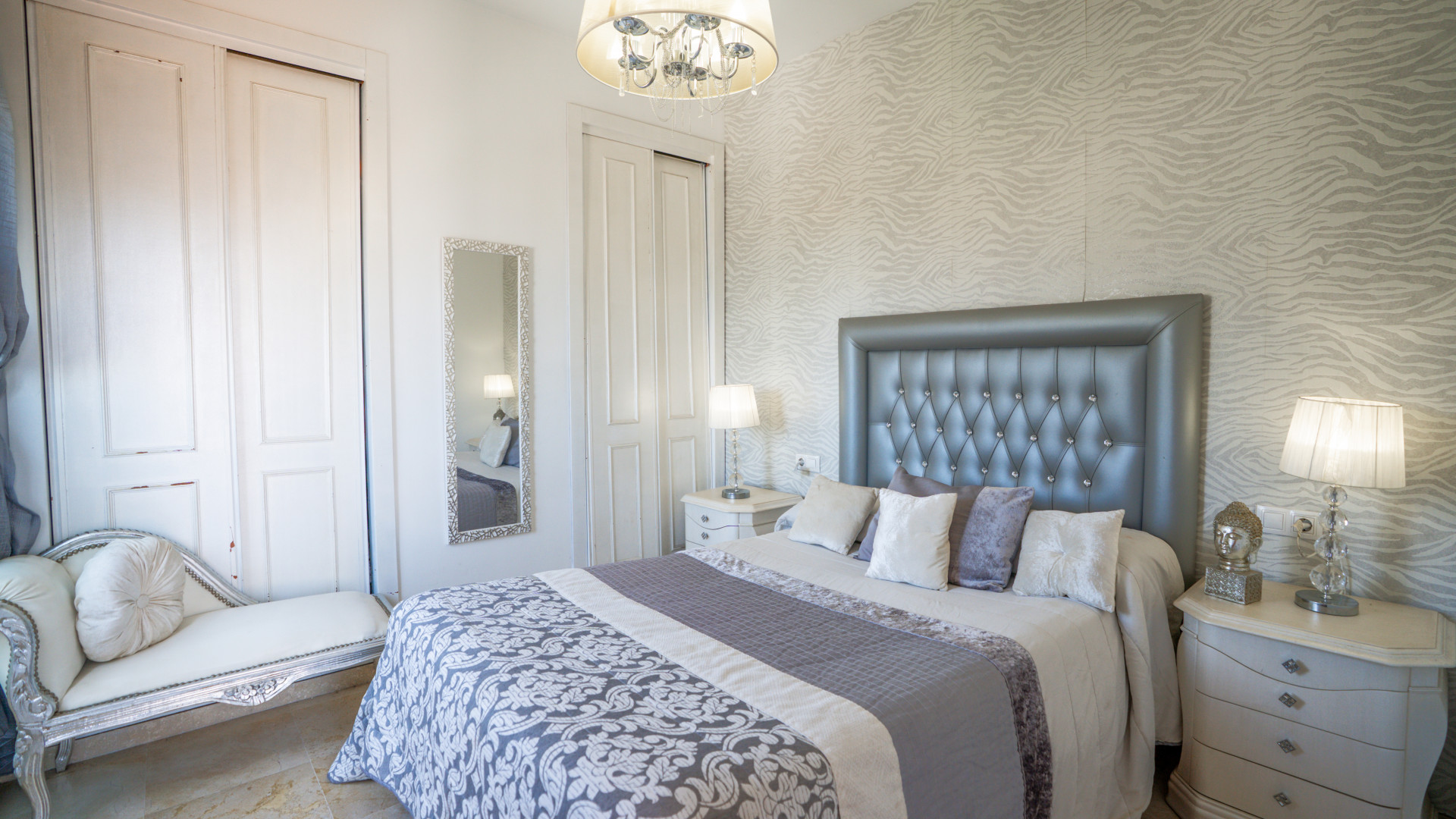 Ático de 3 Dormitorios y 2 Baños en venta en Estepona
