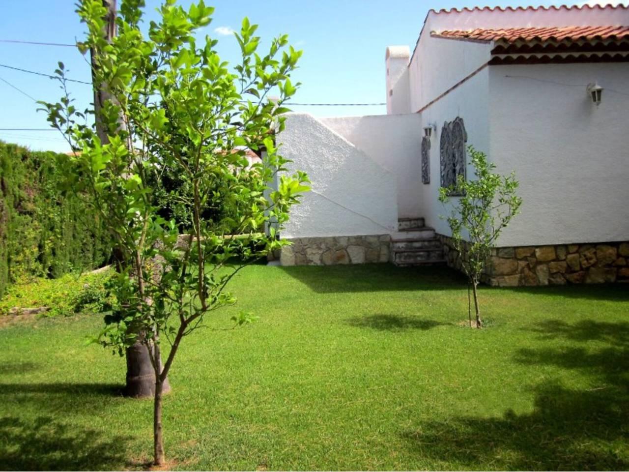 Casa Adosada de 5 Dormitorios y 3 Baños en venta en Mont-Roig del Camp