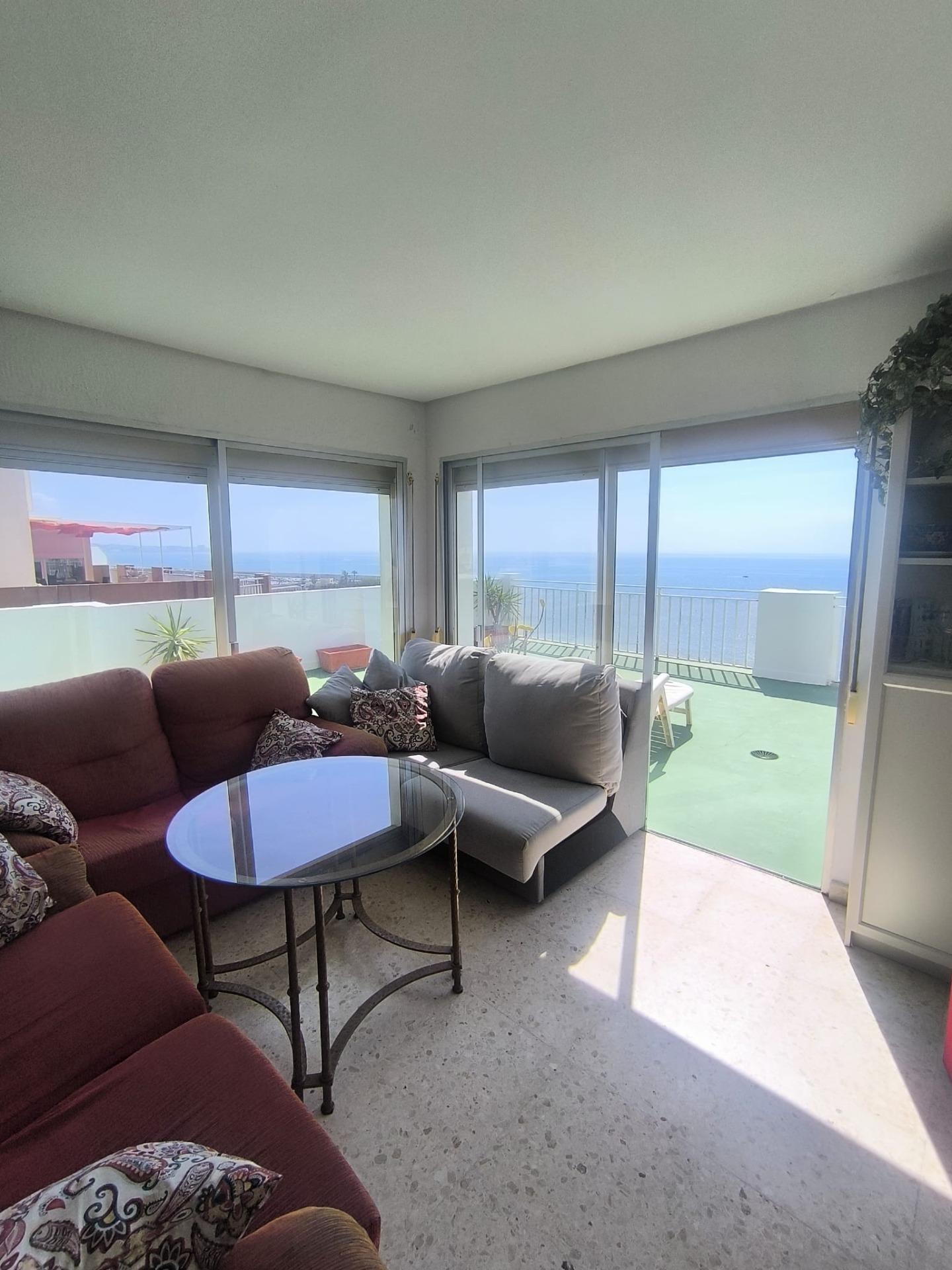 Ático de 3 Dormitorios y 2 Baños en venta en Puerto Deportivo, Fuengirola