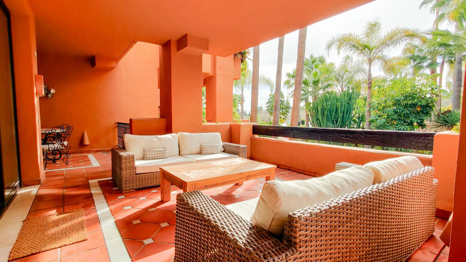 Piso de 3 Dormitorios en venta en Nueva Andalucía, Marbella
