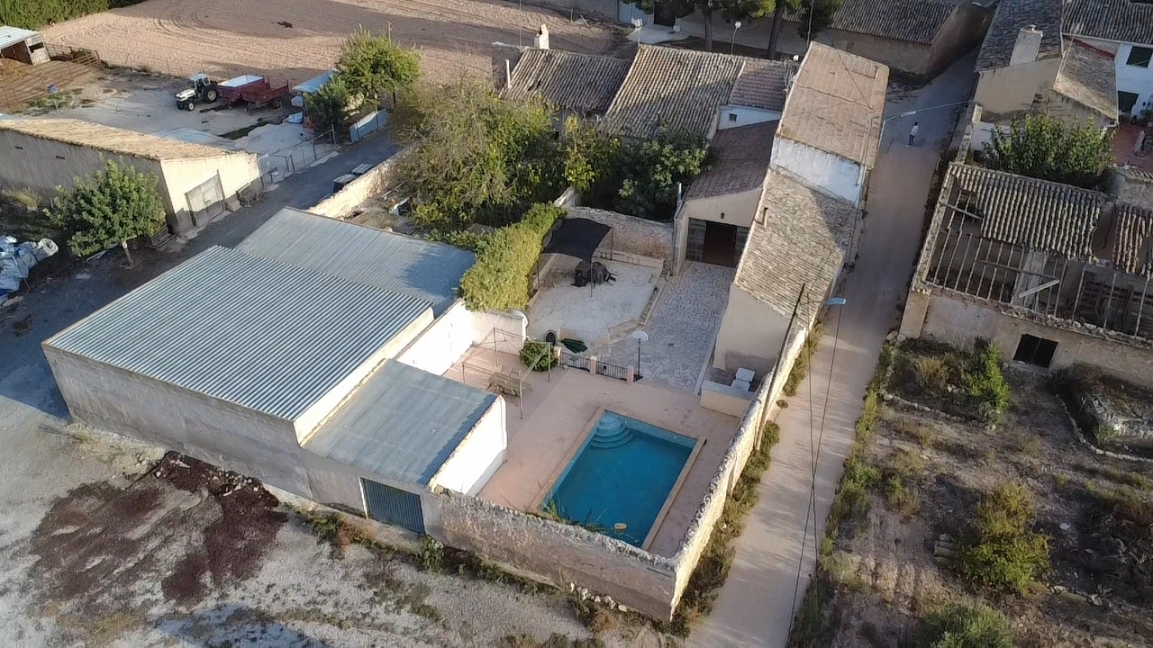 Casa de 6 Dormitorios y 3 Baños en venta en Monóvar