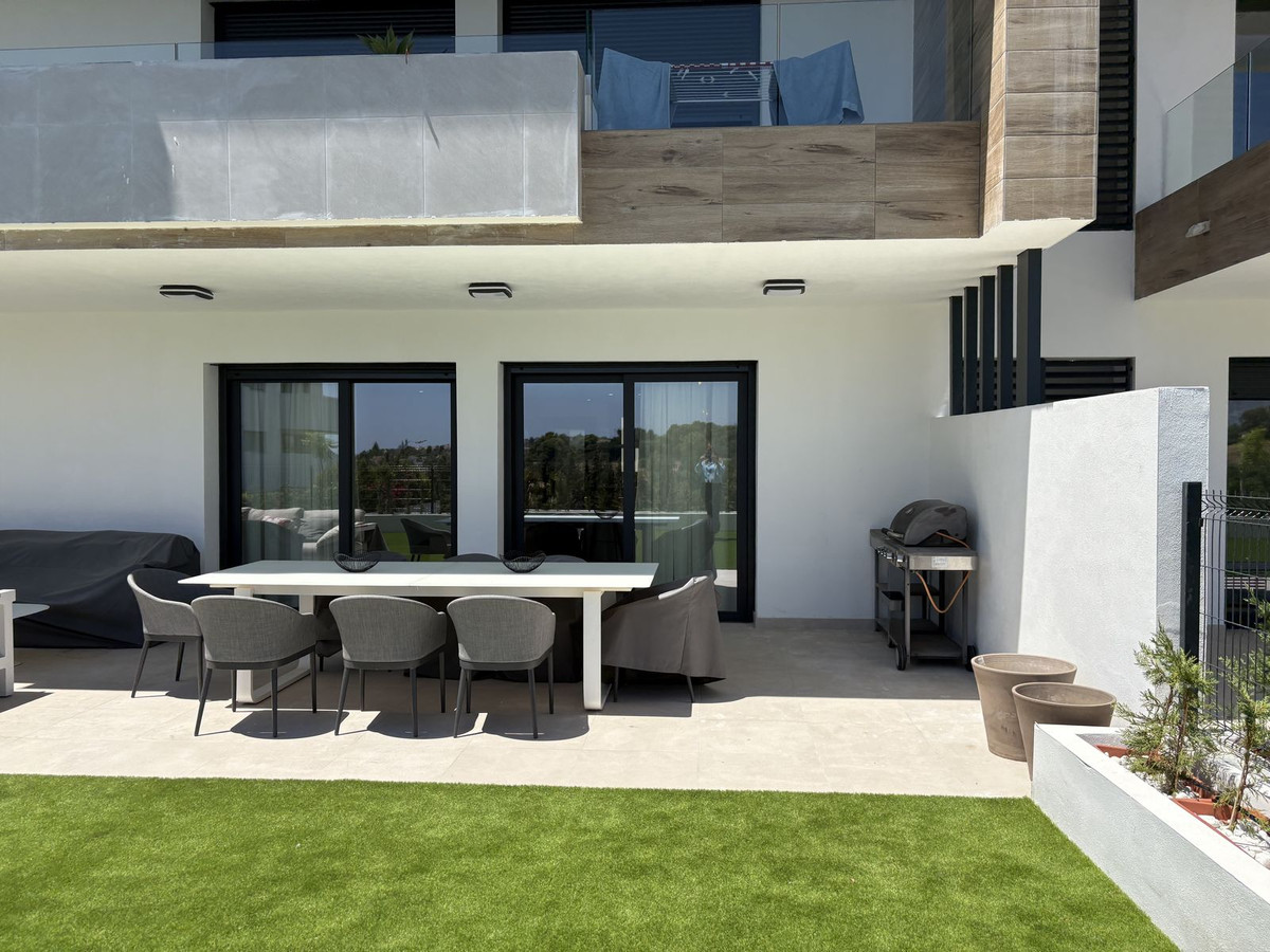 Piso de 3 Dormitorios y 2 Baños en venta en Atalaya, Estepona