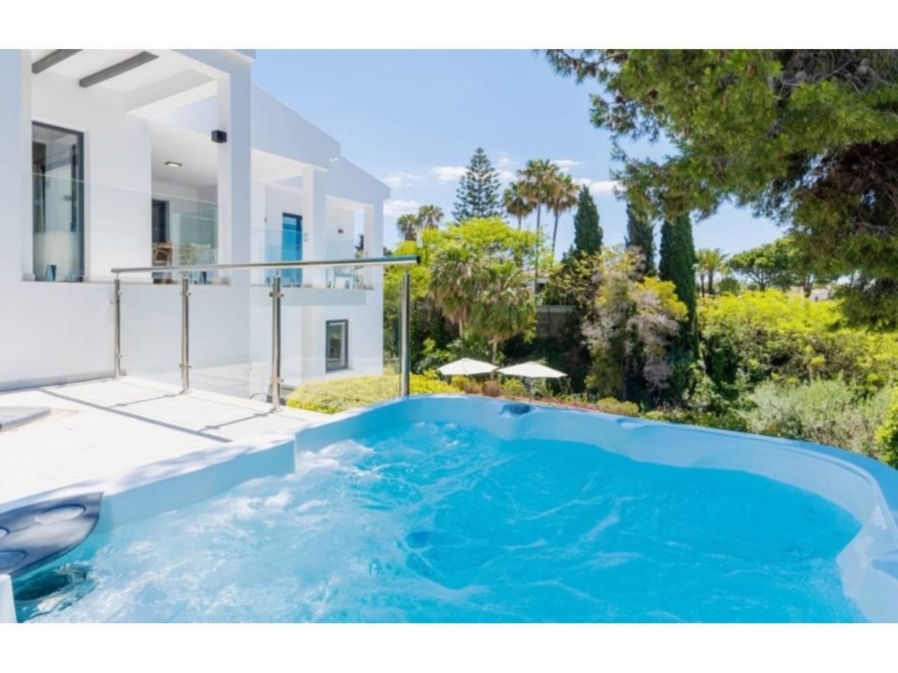 Casa de 5 Dormitorios en venta en Marbella Centro