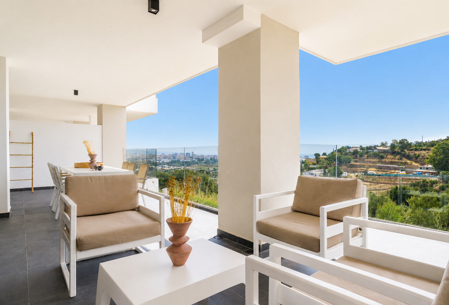 Piso de 3 Dormitorios y 2 Baños en venta en Mijas