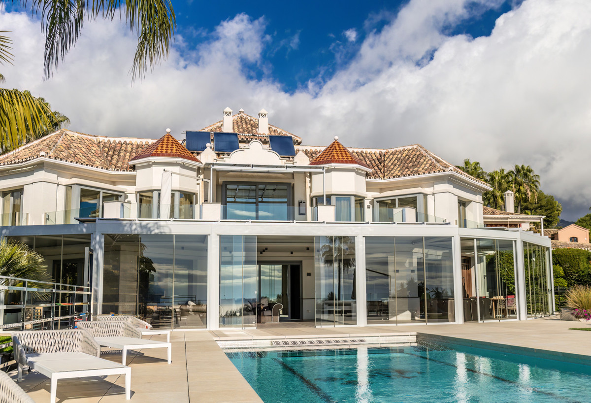 Casa de 7 Dormitorios y 6 Baños en alquiler en Sierra Blanca, Marbella