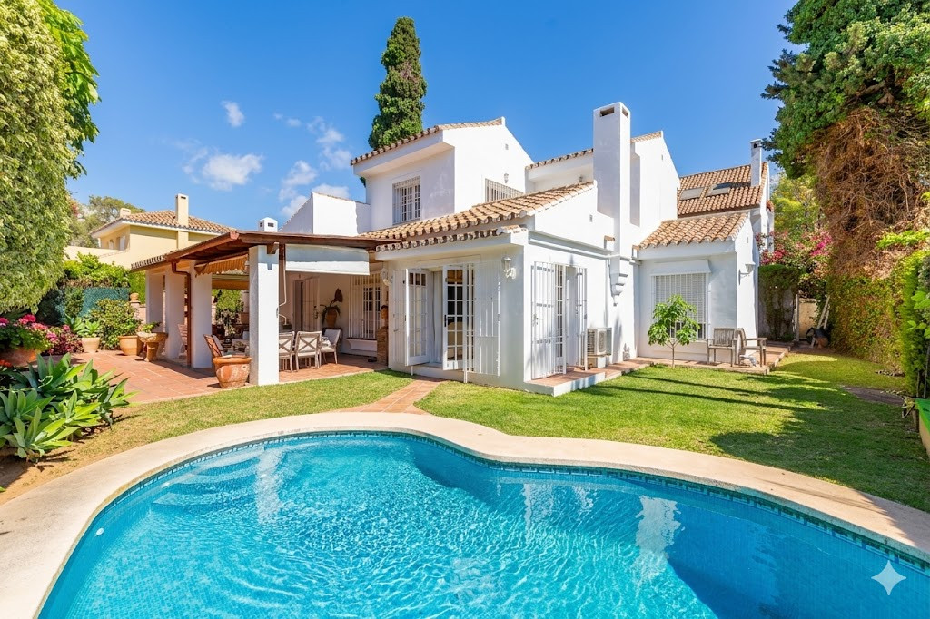 Casa de 3 Dormitorios y 2 Baños en venta en Milla de Oro, Marbella