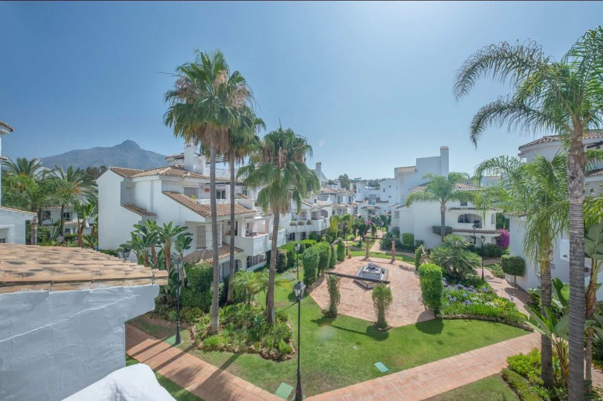 Piso de 2 Dormitorios y 2 Baños en alquiler en Nueva Andalucía, Marbella