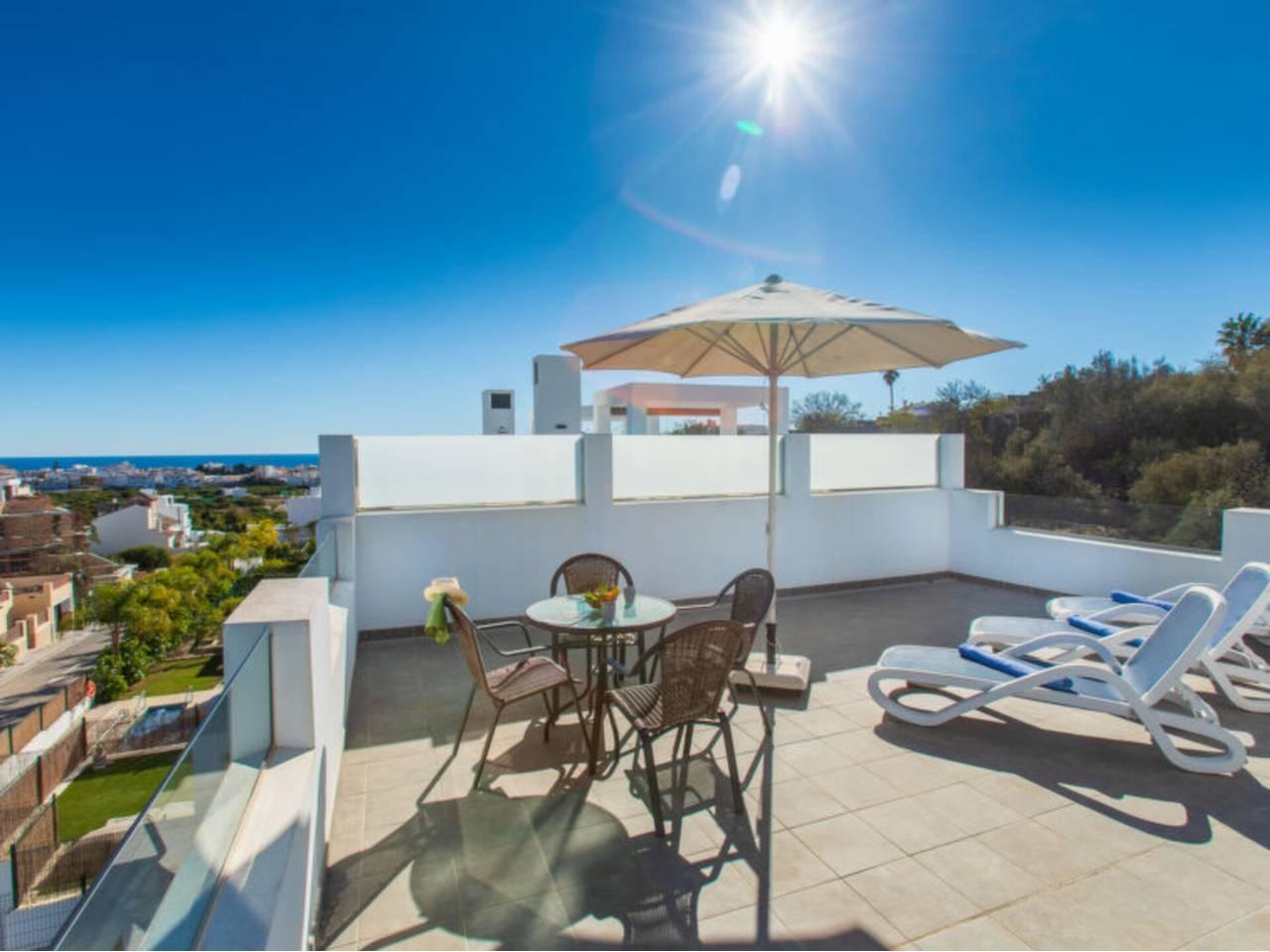 Casa Adosada de 3 Dormitorios y 2 Baños en venta en Nerja
