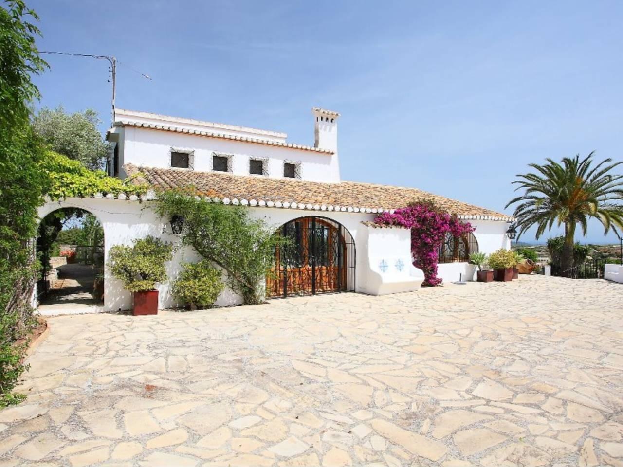 Casa Adosada de 5 Dormitorios y 3 Baños en venta en Benissa