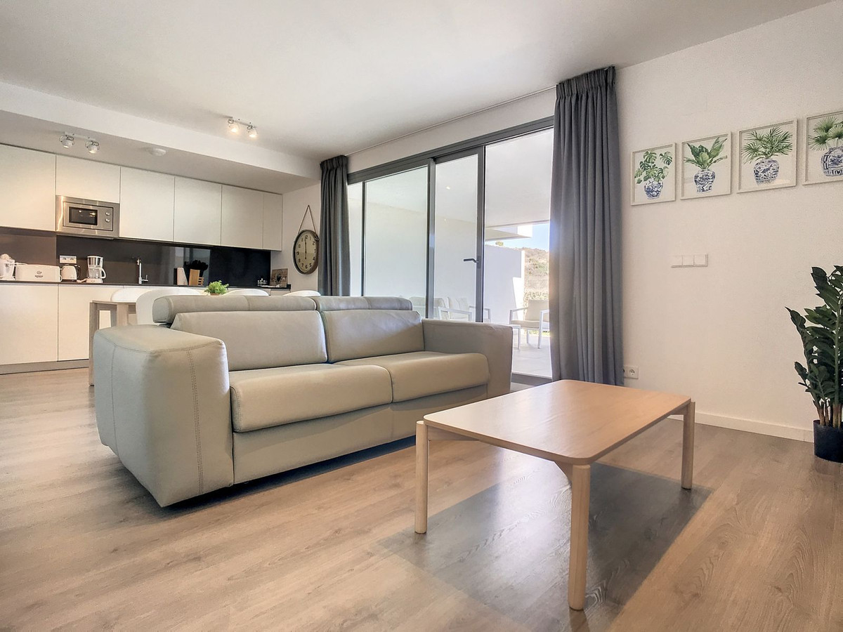 Piso de 2 Dormitorios y 2 Baños en alquiler en Estepona
