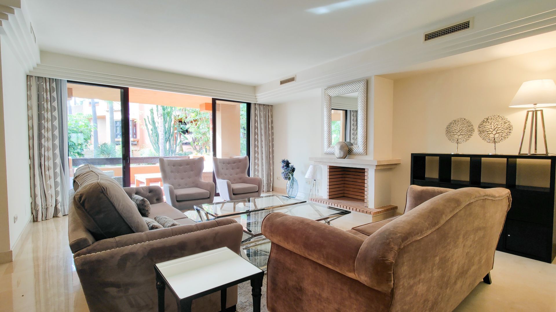 Piso de 3 Dormitorios en venta en Nueva Andalucía, Marbella