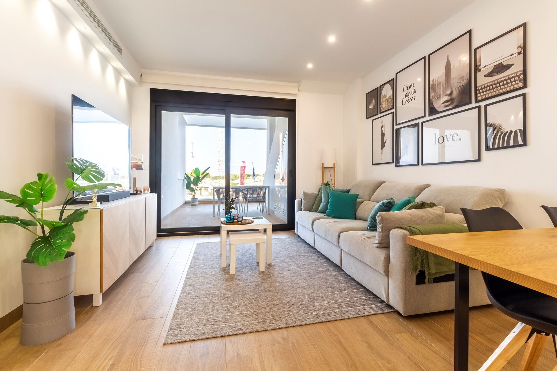 Piso de 2 Dormitorios y 2 Baños en venta en Orihuela Costa