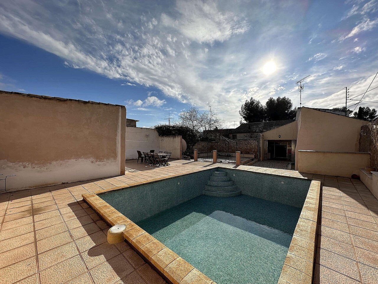 Casa de 6 Dormitorios y 3 Baños en venta en Monóvar