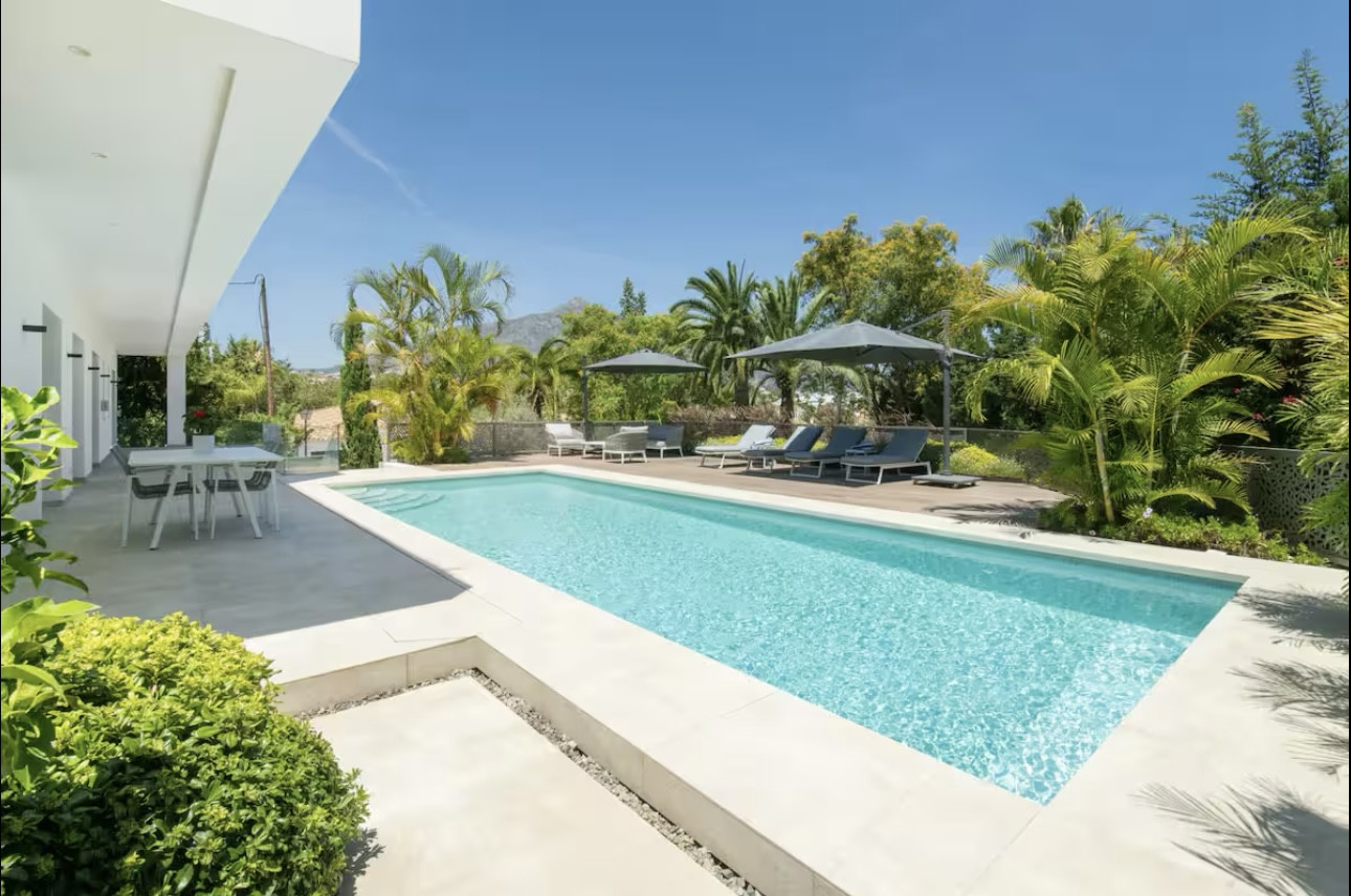Casa de 5 Dormitorios y 6 Baños en venta en Nueva Andalucía, Marbella