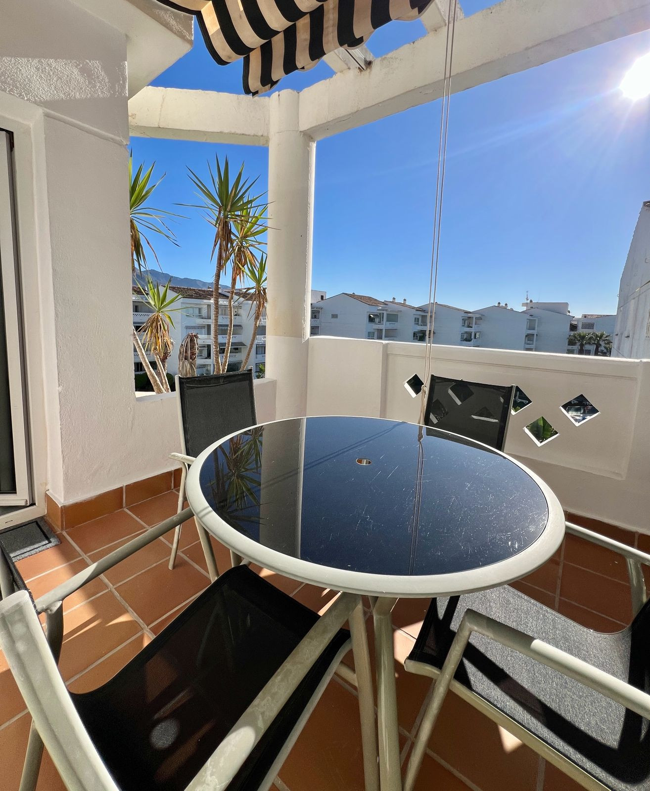 Piso de 2 Dormitorios y 2 Baños en venta en Puerto Banús, Marbella
