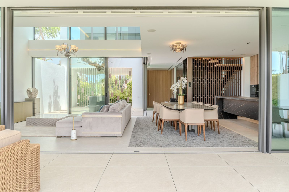 Casa de 4 Dormitorios y 5 Baños en venta en Puerto Banús