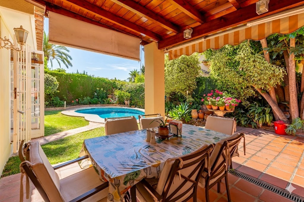 Casa de 3 Dormitorios y 2 Baños en venta en Milla de Oro, Marbella
