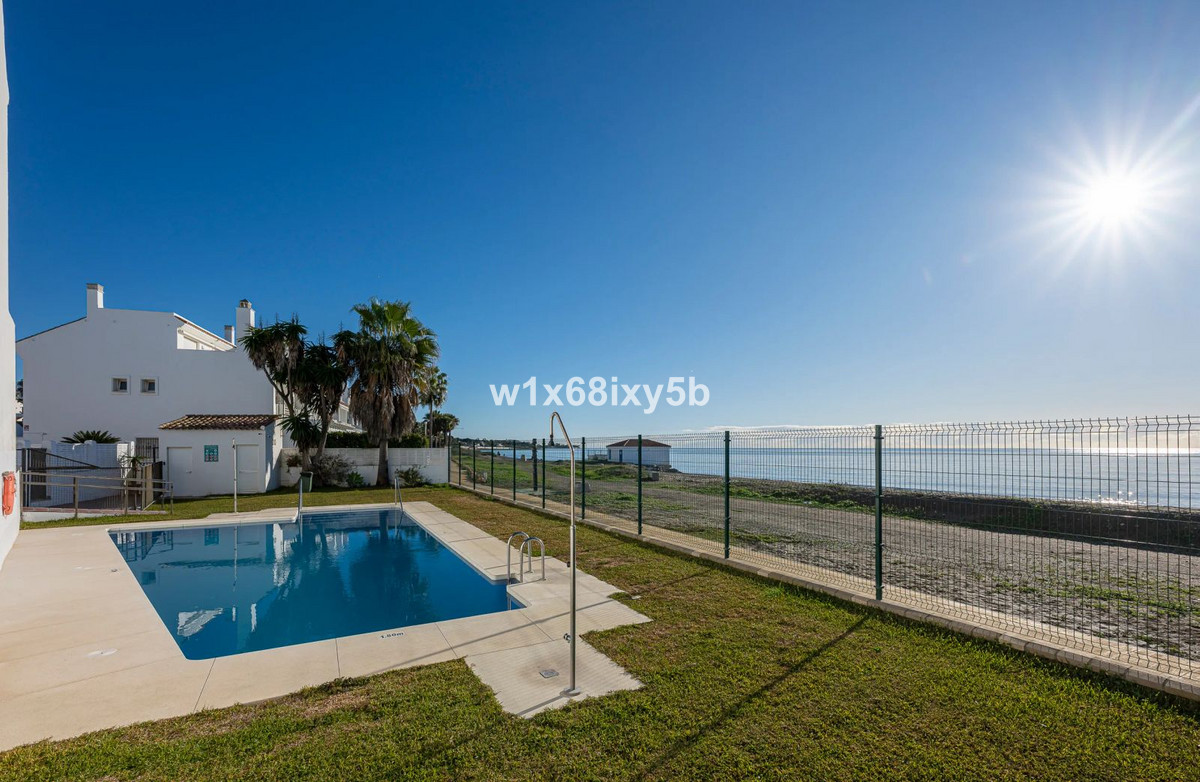Casa Adosada de 3 Dormitorios en venta en Estepona