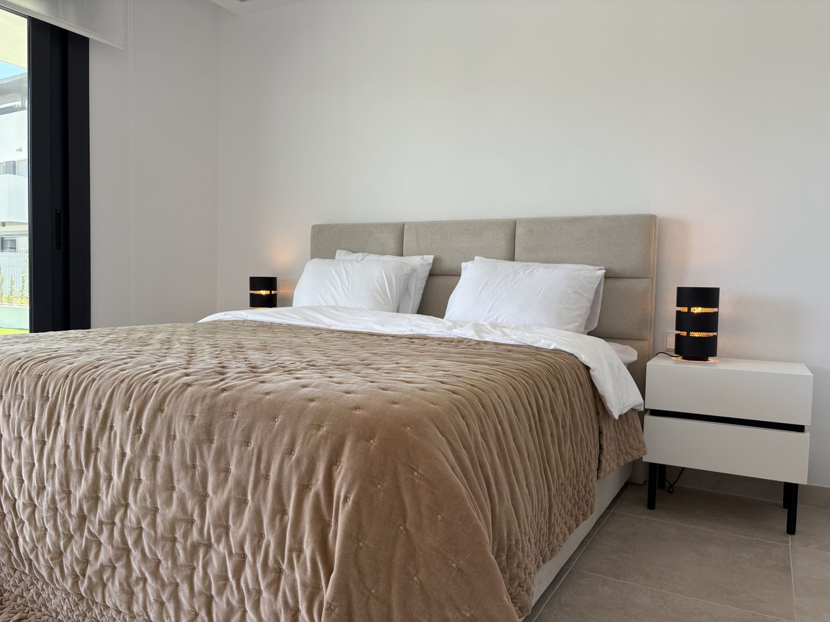 Piso de 3 Dormitorios y 2 Baños en venta en Atalaya, Estepona