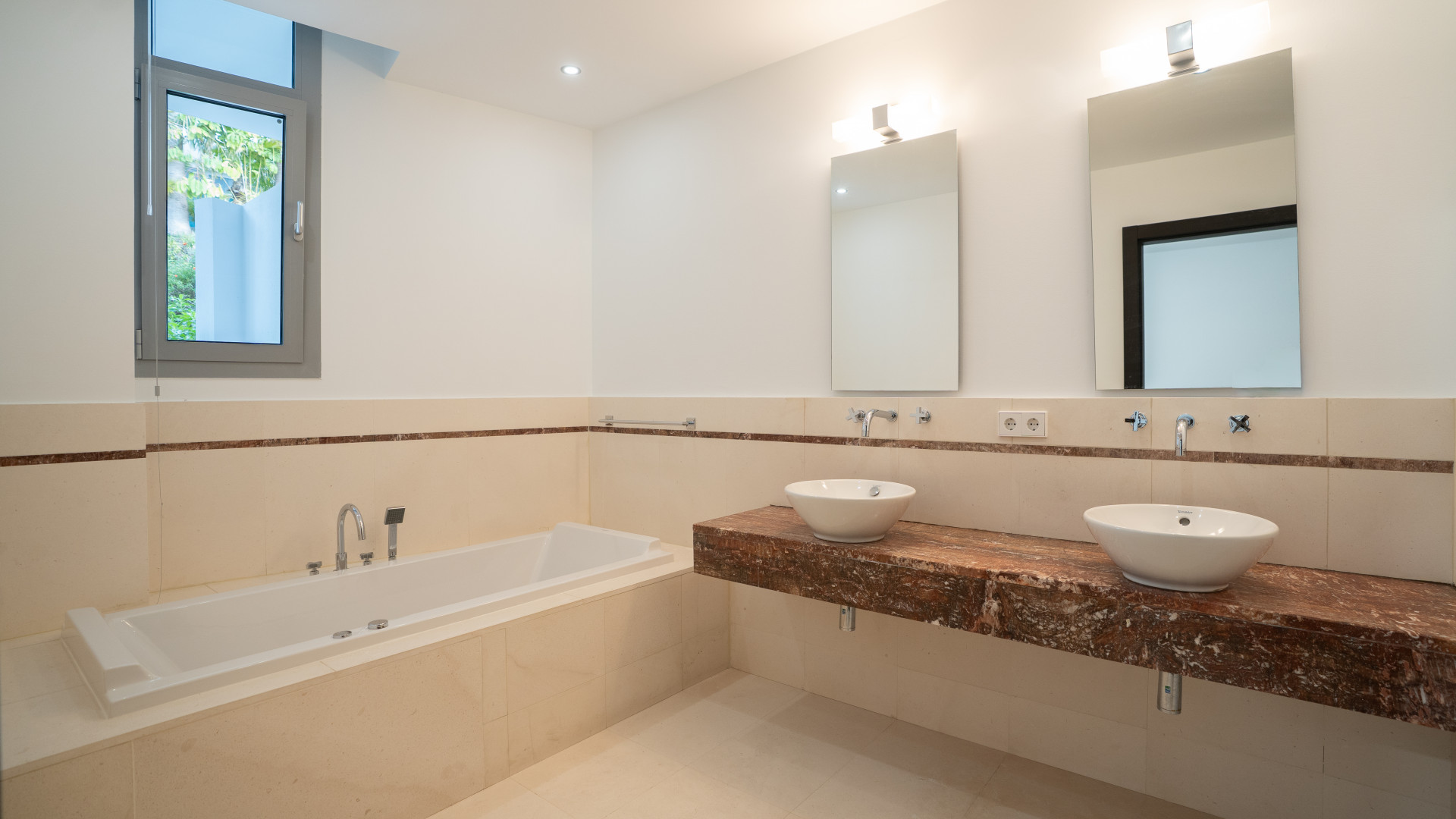 Casa de 5 Dormitorios en venta en Marbella